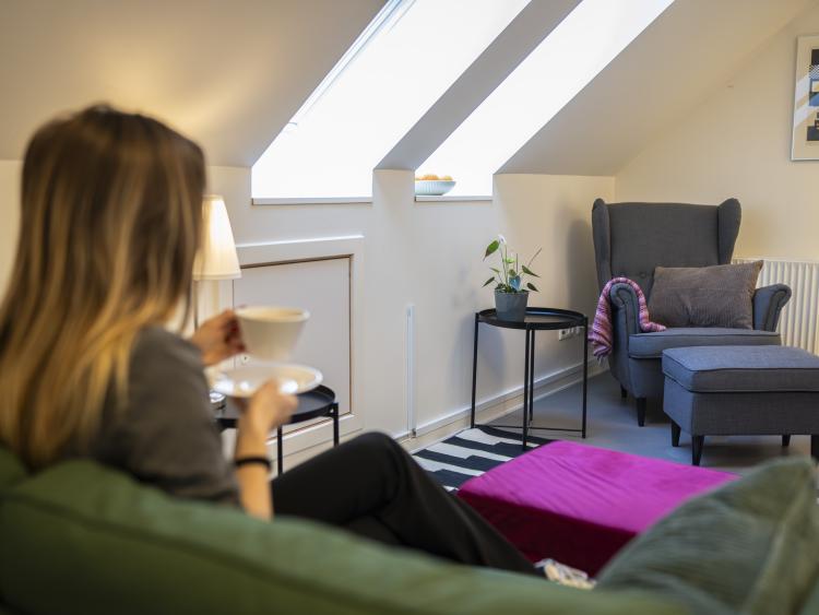 pige på kontor